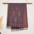Scialle bohémien viola scuro con motivo paisley colorato e frange eleganti ai bordi - Bxs-070 Viola / 200x65cm