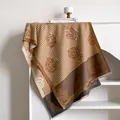 Schal mit Hahnentrittmuster in Karamell und Beige mit Rosenmotiv und Fransen - 185x65cm / Khaki
