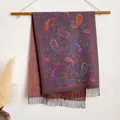 Donkerpaarse kasjmierachtige sjaal met kleurrijke paisley-patronen en franjes - Bxs-062 Paars / 200x65cm