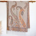 Vintage paisley pattern cashmere shawl in beige with orange accents and white tassels - 200x65cm / Beige