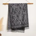 Écharpe cachemire synthétique à motif paisley gris et noir avec détails de franges - 200cmx65cm / BXS-182 Noir et Blanc