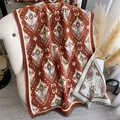 Bufanda bohemia con patrón geométrico naranja óxido y flecos suaves - 185x65cm / Marrón