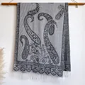 Elegant silver paisley cashmere-feel scarf with tassels and floral jacquard patterns - 200x65cm / Gray