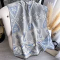 Sciarpa etnica effetto cashmere grigio e blu con motivo paisley e dettagli di nappe - 185x65cm / Blu grigio