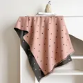 Omkeerbare roze en grijze sjaal met kasjmiergevoel, hartjespatronen en franjes - 185x65cm / Roze