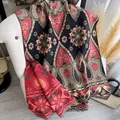 Ethno-Schal aus Kaschmirimitat in Rot und Schwarz mit Fransen und Paisley-Muster - 185x65cm / Schwarz