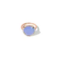 Makroaufnahme: Roségoldring mit violettem Dreiecksstein und feinem Diamantbesatz - US 6 / Roségold und Himmelblau