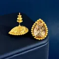 Boucles d'oreilles en cristal champagne avec bordure dorée et dos texturé vintage - Or + Champagne