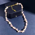 Boheemse handgemaakte rozenkwarts ketting met gouden kralen op fluwelen displaybox - Rozenkwarts ketting