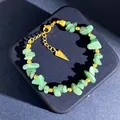 Natuurlijke groene aventurijn armband met onregelmatige stenen en gouden accenten - Aventurijn Armband