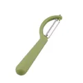 Pelapatate verde in acciaio inossidabile con manico ergonomico su sfondo bianco - Stile Pieno / Verde Militare