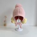 Roze gebreide babymuts met oorkleppen, imitatiebont pompon en klein kuiken-decor - 48-50cm / Roze