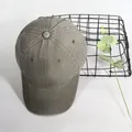 Cappellino da baseball vintage in tela grigio lavato con dettagli dall'effetto vissuto - Regolabile / Cammello