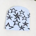 Gorro de punto Y2K azul claro con elegantes detalles de estrellas negras de jacquard - Azul claro
