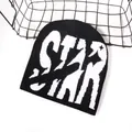 Schwarze Strickmütze mit weißem STAR-Schriftzug in Jacquard-Optik für den Winter - Einheitsgröße / Schwarz Weiß