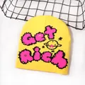 Berretto in maglia giallo acceso con scritta Get Rich rosa e grafica con stelle - Taglia unica / Giallo