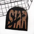 Schwarze und braune Strickmütze mit STAR-Buchstaben-Jacquard für Outdoor-Winterwärme - Einheitsgröße / Schwarz Kaffee