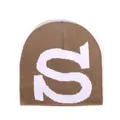 Brown knitted beanie hat featuring a large white letter S jacquard in street style - One Size / Brown