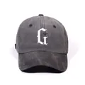 Berretto da baseball nero lavato con ricamo gotico lettera G e dettaglio a croce - Taglia unica / Nero