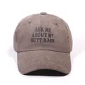 Gewaschene braune Baseballkappe mit ASK ME ABOUT MY BUTT RASH Textaufdruck - Einheitsgröße / Kaffeebraun