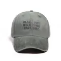 Casquette de baseball en coton délavé vert-gris avec imprimé BLACK OUT WITH YOUR RACK OUT - Taille unique / Vert Foncé