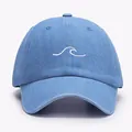Casquette de baseball en coton délavé bleu clair avec broderie vague minimaliste - Taille unique / Rose bonbon