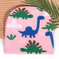 Roze gebreide muts met groen dinosauruspatroon op houten achtergrond voor kinderen - Eén maat / Lichtroze