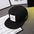 Κλασικό μαύρο καπέλο hip-hop snapback με λευκό κέντημα N'86 Brooklyn και επίπεδο γείσο - Μαύρο (Λευκό Μπάλωμα)