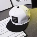 Καπέλο hip hop με μαύρο επίπεδο γείσο, λευκή κορυφή και κέντημα Brooklyn - Λευκό