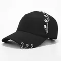 Schwarze Hip-Hop Baseballkappe für Kinder mit silbernen Metallringen und Ketten - Kinder (2-8 Jahre alt)
