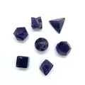 7-teiliges Set lila Amethyst-Kristalle mit geometrischen Formen wie Kugel und Polyeder - 7 Stk Pro Set (Amethyst) / Lila