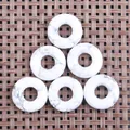 Set van zes witte turquoise donut hangers met grijze nerven op geweven achtergrond - 20mm / Howliet