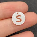 Perle ronde en nacre naturelle avec lettre S ajourée pour création de bijoux - Lettre S