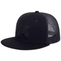 Detalle del bordado 3D y la malla transpirable en la gorra trucker de hip-hop negra - Gorra trucker / Negro