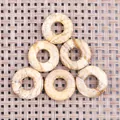 Polierte Anhänger aus Naturstein mit Holzmaserung für DIY Schmuck und Ketten - 20mm / Jaspis