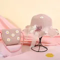 Detailed set of pink straw sun hat and matching crossbody bag with white daisy flowers - Hat / Pink