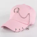 Berretto da baseball rosa in cotone con anello a ferro di cavallo e catena in metallo argentato - L / Catena Lunga / Rosa