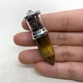 Tigerauge-Anhänger in Projektilform mit kleinen Edelsteinen und polierter sechseckiger Spitze - 17x52mm / Tigerauge
