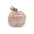 Pendentif pomme en quartz rose avec bélière argentée sur fond blanc neutre - 19x20mm / Quartz rose