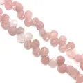 Detailansicht facettierter herzförmiger rosa Rosenquarzperlen für DIY-Schmuck - 8X12mm / Rosenquarz