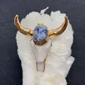 Ciondolo teschio di toro bohémien con pietra naturale e dettagli dorati - Stile Pietra Texture Blu Bianco (10)