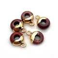 Vijf rode jaspis donut hangers met vergulde metalen rand voor DIY sieraden maken - Ronde Ring / Rode Jaspis