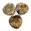 Vue détaillée de pierres d'oeil de tigre en forme de coeur aux textures minérales - Agate Crazy Lace (N° 6)