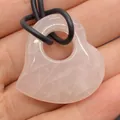 Natuurlijke rozenkwarts hart hanger met gat in het midden aan een zwart halskoord - 30x30mm / Rozenkwarts