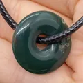 Pendentif donut en pierre naturelle vert foncé avec cordon noir tressé - Jade Vert Foncé