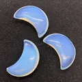 Pierres d'opalite naturelles en forme de croissant bleu pâle translucide pour bijoux DIY - Opale / 20x30mm (1 Pièce)