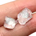 Orecchini a perno artigianali in quarzo rosa naturale di forma irregolare con base in metallo - Cristallo di rocca
