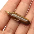 Tigerauge Sechskant Kristallanhänger mit goldener Drahtwicklung für DIY Schmuck - Tigerauge