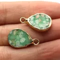 Pendentif en pierre naturelle vert clair en forme de goutte avec bordure dorée fine - 12x20mm / Vert