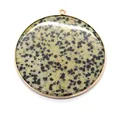 Ronde hanger van dalmatiërsteen met gouden metalen rand en gevlekte natuurlijke textuur - Dalmatijnse jaspis